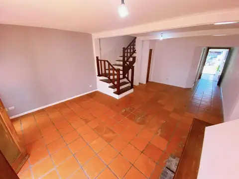 Casa en Alquiler con 1 cochera