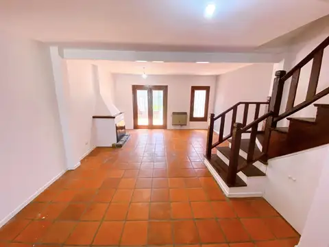 Casa 5 ambientes con 3 baños
