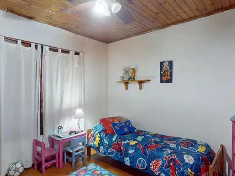 Casa 4 ambientes con 2 baños