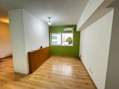 Castro Barros 300 , Piso 5
