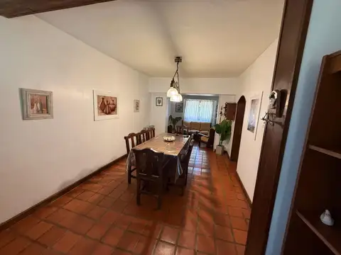 Casa 6 ambientes con 3 baños