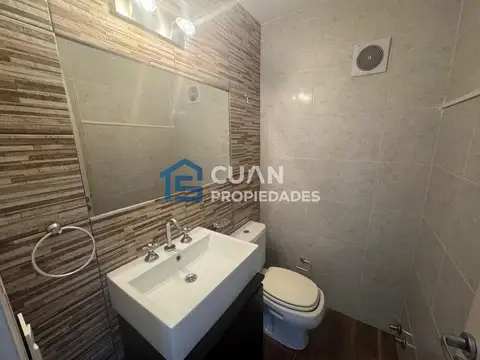 Casa en Alquiler con 2 cocheras