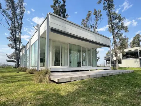 Casa en venta de dos dormitorios en Campo Timbo Oliveros con pileta y parrillero