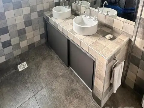 Casa 4 ambientes con 3 baños