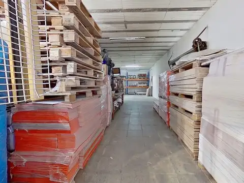 DEPÓSITO Y CASA MULTIFAMILIAR EN VENTA 3 VIVIENDAS