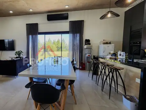 Casa en Venta con 4 cocheras