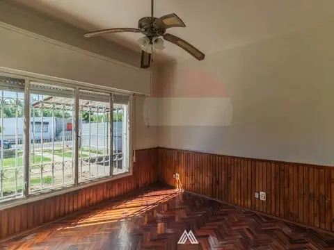 Casa en Alquiler con 1 cochera