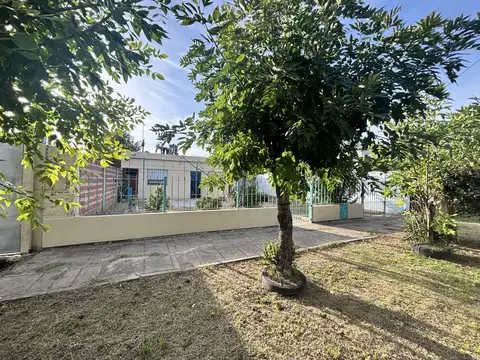 Casa 2 dormitorios con jardín libre delantero