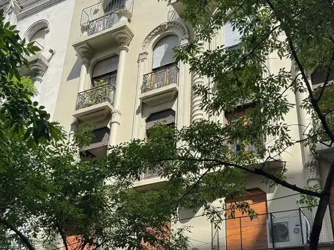 Departamento en venta de 7 ambientes apto profesional. Solís 400. Monserrat.