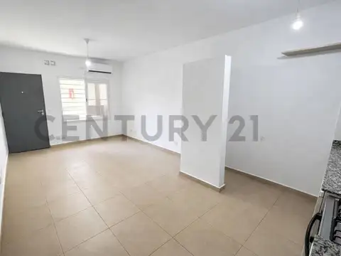 San Juan 700, Piso 0