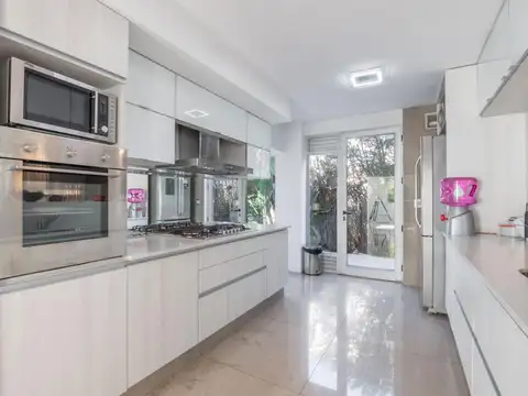 Casa 7 ambientes con 4 baños