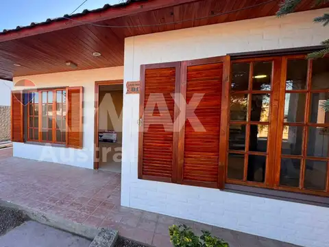 CASA EN RADA TILLY 4 DORMITORIOS Y QUINCHO