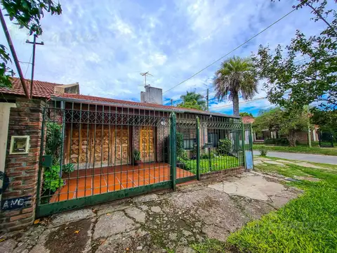 Casa en Chalet en Venta 4 Ambientes , Moreno Centro *Reservada*