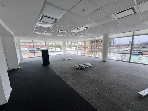 Oficina en Alquiler con 3 cocheras