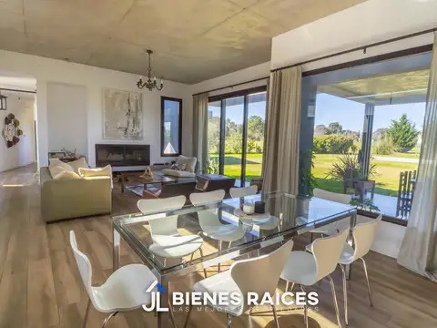 Casa 6 ambientes con 3 baños