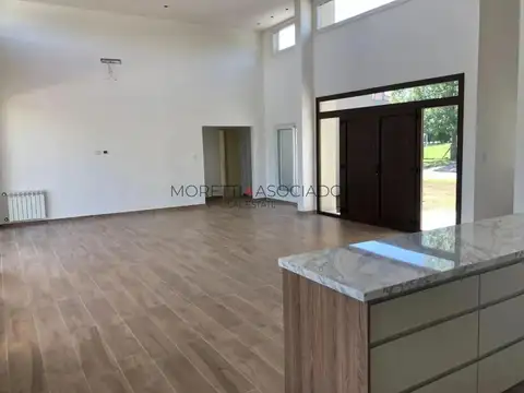Casa 5 ambientes con 3 baños