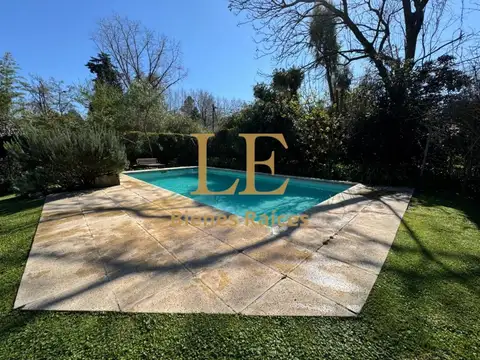 Casa 4 ambientes con 5 baños