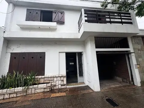 Venta casa tres dormitorios zona centro