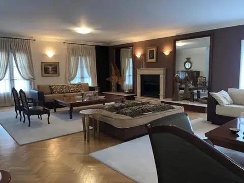 Casa en Venta con 5 cocheras