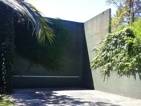 Casa en Venta con 3 cocheras