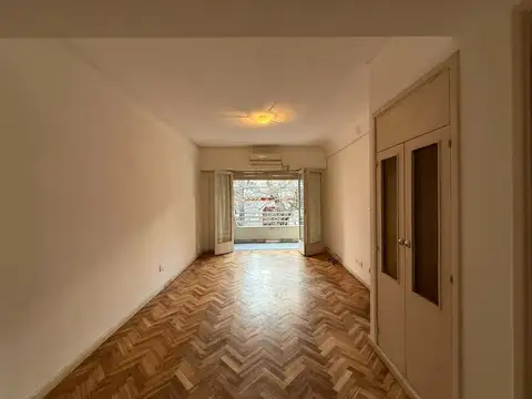 Semipiso 3 ambientes con balcón al frente en Caballito