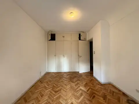 Semipiso 3 ambientes con balcón al frente en Caballito