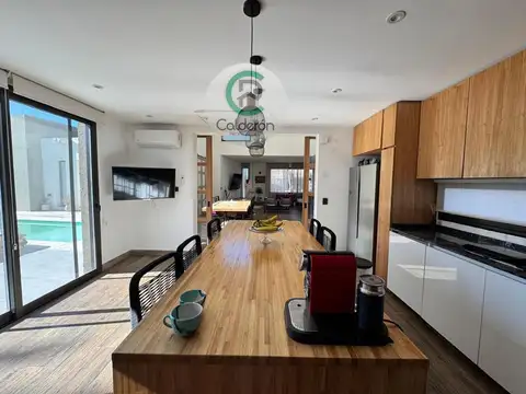 Casa 4 ambientes con 3 baños