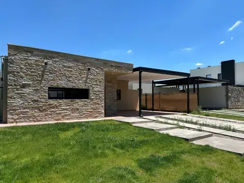 CASA EN VENTA BARRIO PRIVADO LAR DE VIEYTES 2 