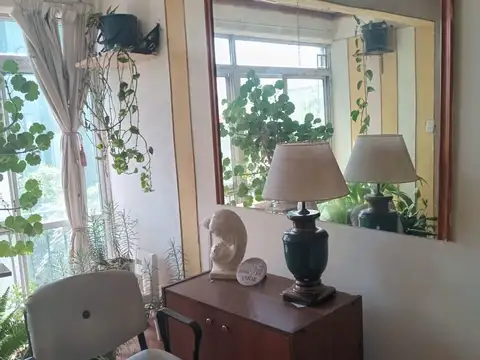 Depto. tres ambientes al frente, muy luminoso.