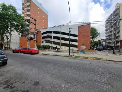 COCHERA EN VENTA CUBIERTA CENTRO DE LANUS ESTE