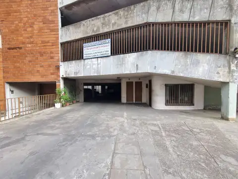 COCHERA EN VENTA CUBIERTA CENTRO DE LANUS ESTE