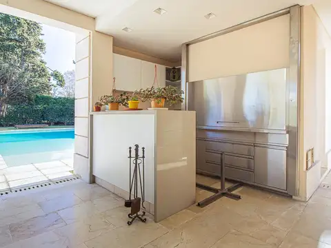 Casa Residencial en Lujoso Country de Pilar