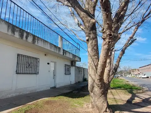 VENTA CASA DE 4 DORMITORIOS Y QUINCHO FISHERTON