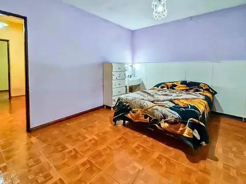 VENTA CASA DE 4 DORMITORIOS Y QUINCHO FISHERTON