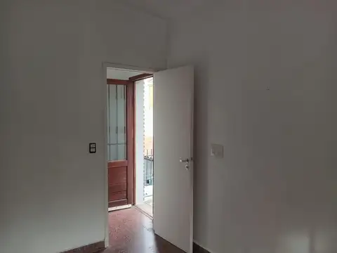 DEVOTO-OPORTUNIDAD UNICA ALQUILER LOCAL u OFICINA COMERCIAL CONSTA DE 2 AMBIENTES, CON TOILETTE Y GARAGE- MUY LUMINOSO-