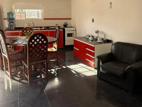 Casa 5 ambientes con 2 baños