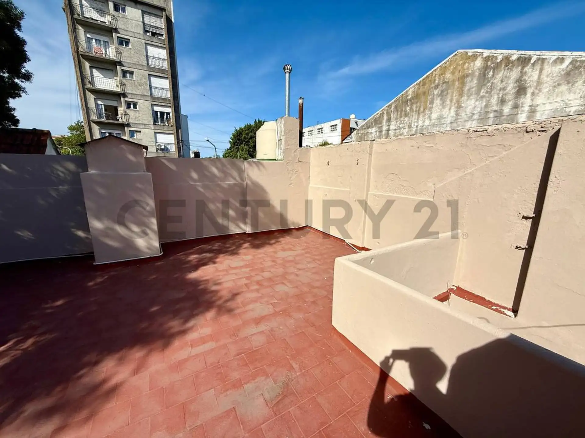 Casa estilo marplatense en La Perla – 4 ambientes con terraza y cochera