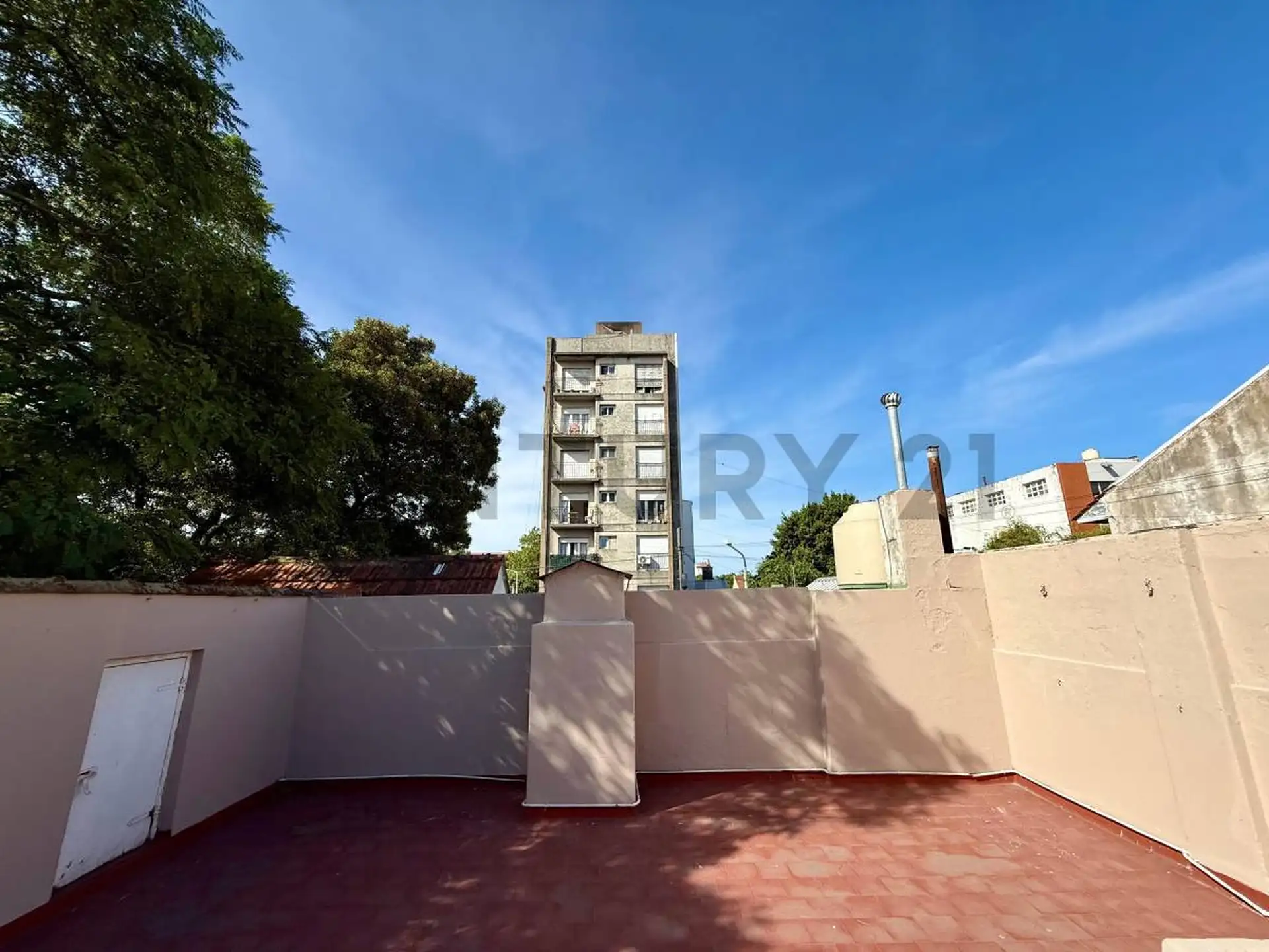 Casa estilo marplatense en La Perla – 4 ambientes con terraza y cochera