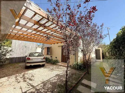 Casa en venta - 2 Dormitorios 1 Baño - City Bell