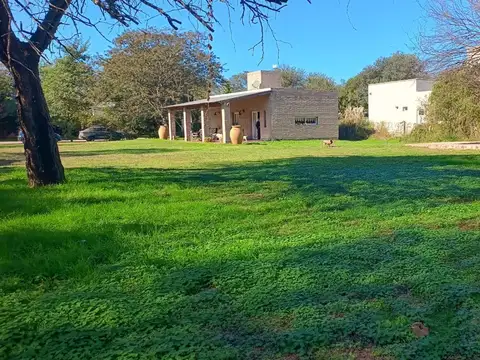 Casa 2 ambientes con 2 baños