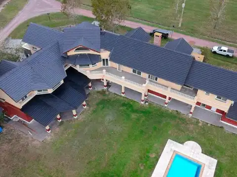 Casa 7 ambientes con 8 baños