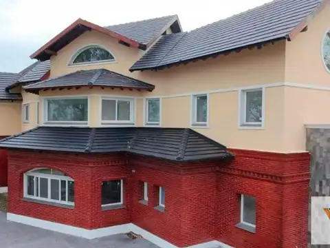 Casa en Venta con 2 cocheras