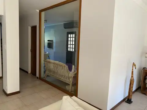 Casa en Alquiler con 1 cochera