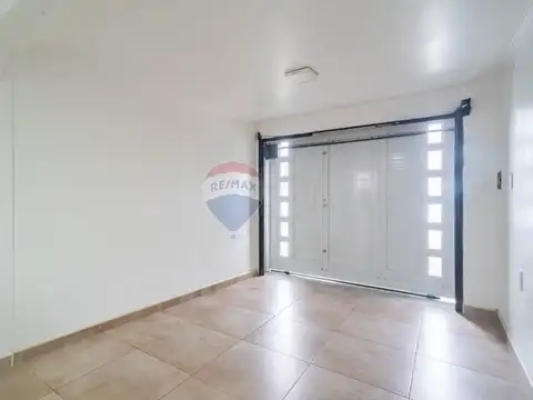 VENTA CASA 3 DORM. y 2 BAÑOS con COCHERA y PATIO