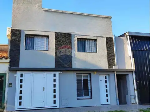 VENTA CASA 3 DORM. y 2 BAÑOS con COCHERA y PATIO