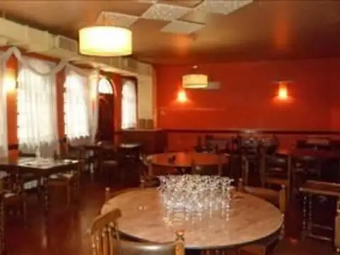 LOCAL EN 2 PLTAS.300 M2.CUB-.EN ESQ.-SOBRE LOTE PROPIO 