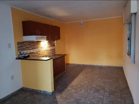 Depto Tipo Casa en Alquiler con 1 cocheras
