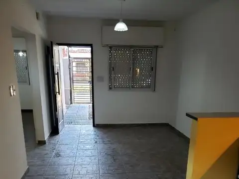 Depto Tipo Casa en Alquiler en San Antonio De Padua, $ 580.000