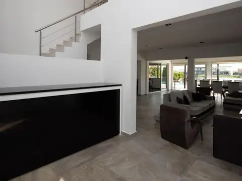 Casa en Venta en El Canton, USD 498.000