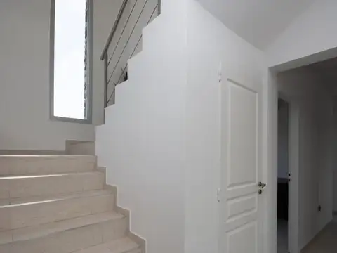 Casa 6 ambientes con 5 baños